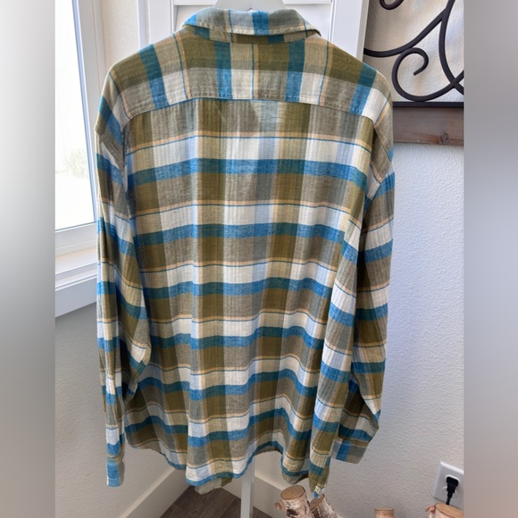 Levis plaid shirt. Relaxed fit. Size xxl. Nwt - Picture 5 of 12